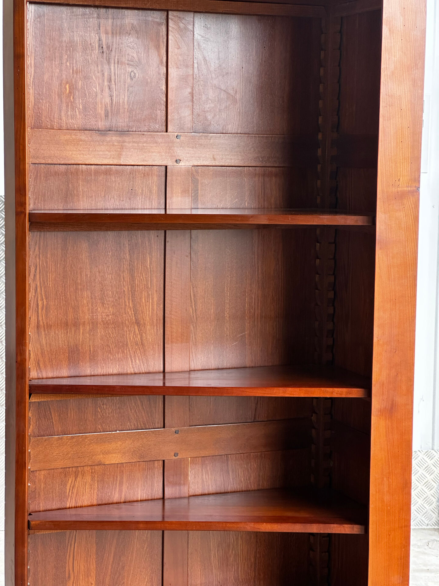 Corner library in solid cherry wood - 20th century