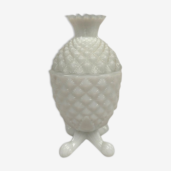 White opaline box, pineapple shape