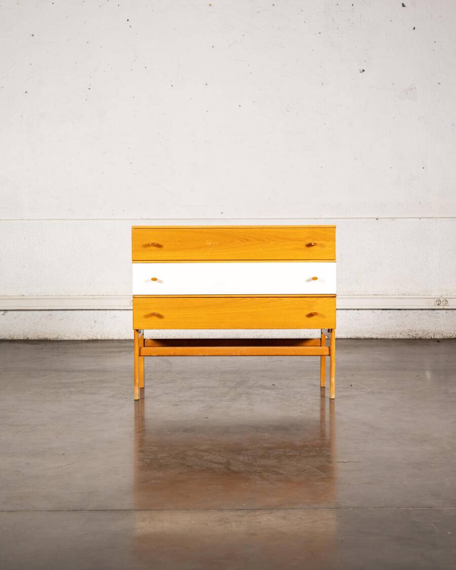 Chest of drawers with 3 drawers