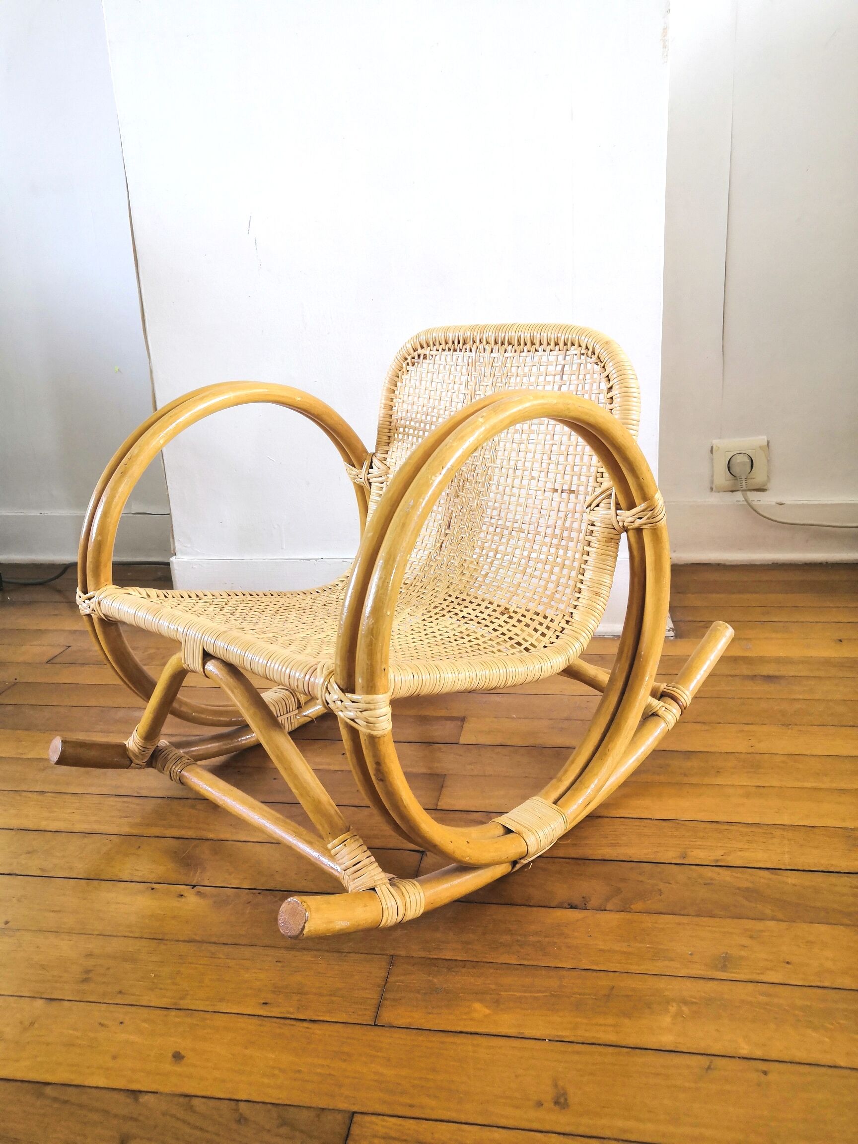 Rocking chair child design 70s