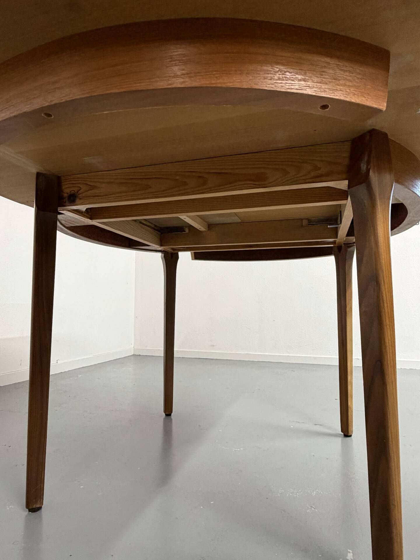 Vintage teak extendable round dining table Scandinavian design 1960s