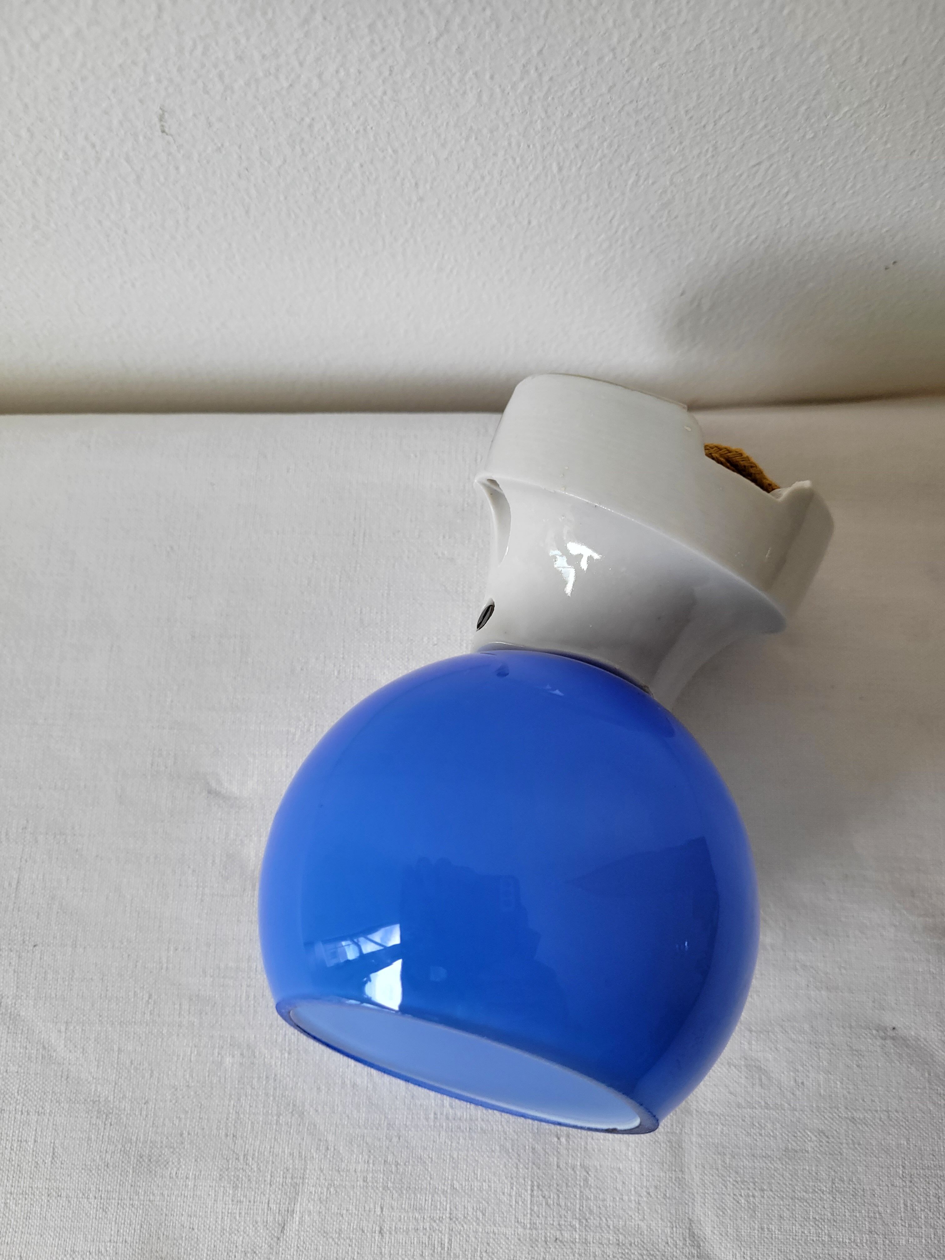 Wall lamp in porcelain and opaline
