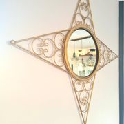 Miroir étoile doré en métal – décoration murale de charme