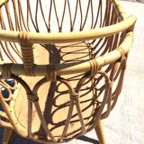 Lit  vintage en rotin avec roulettes