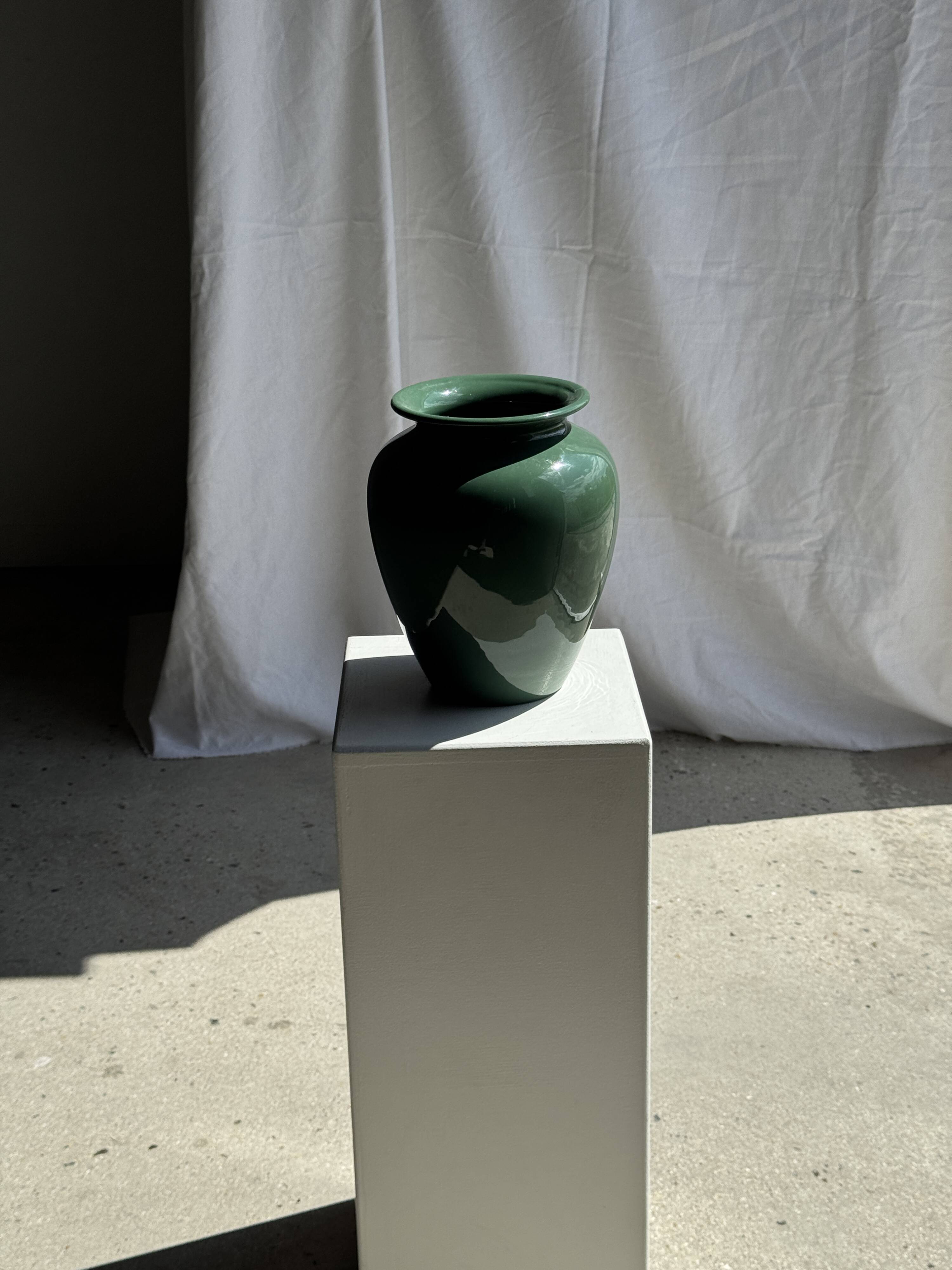 Large deep water green ceramic vase H26 D22