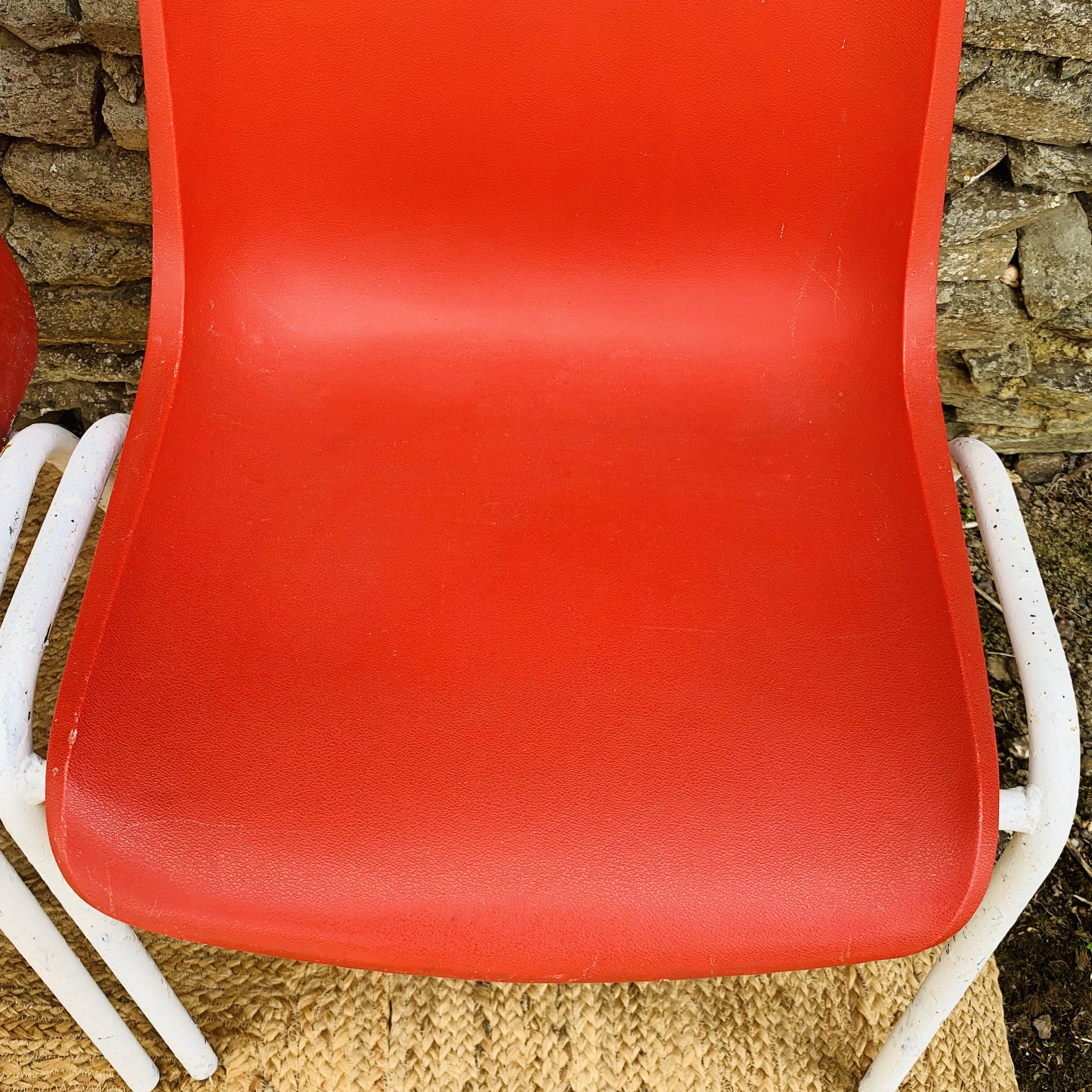 Ensemble de 4 chaises rouges modèle europa