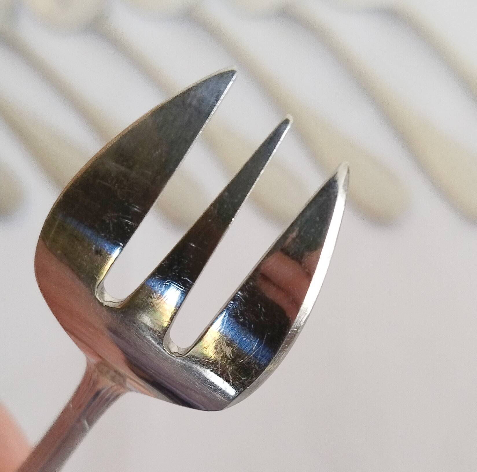Oyster or dessert forks, ribbons, silver-plated metal