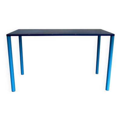 Table haute par Julien Renault pur Hem.