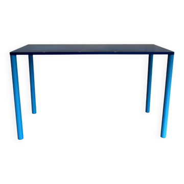 Table haute par Julien Renault pur Hem.
