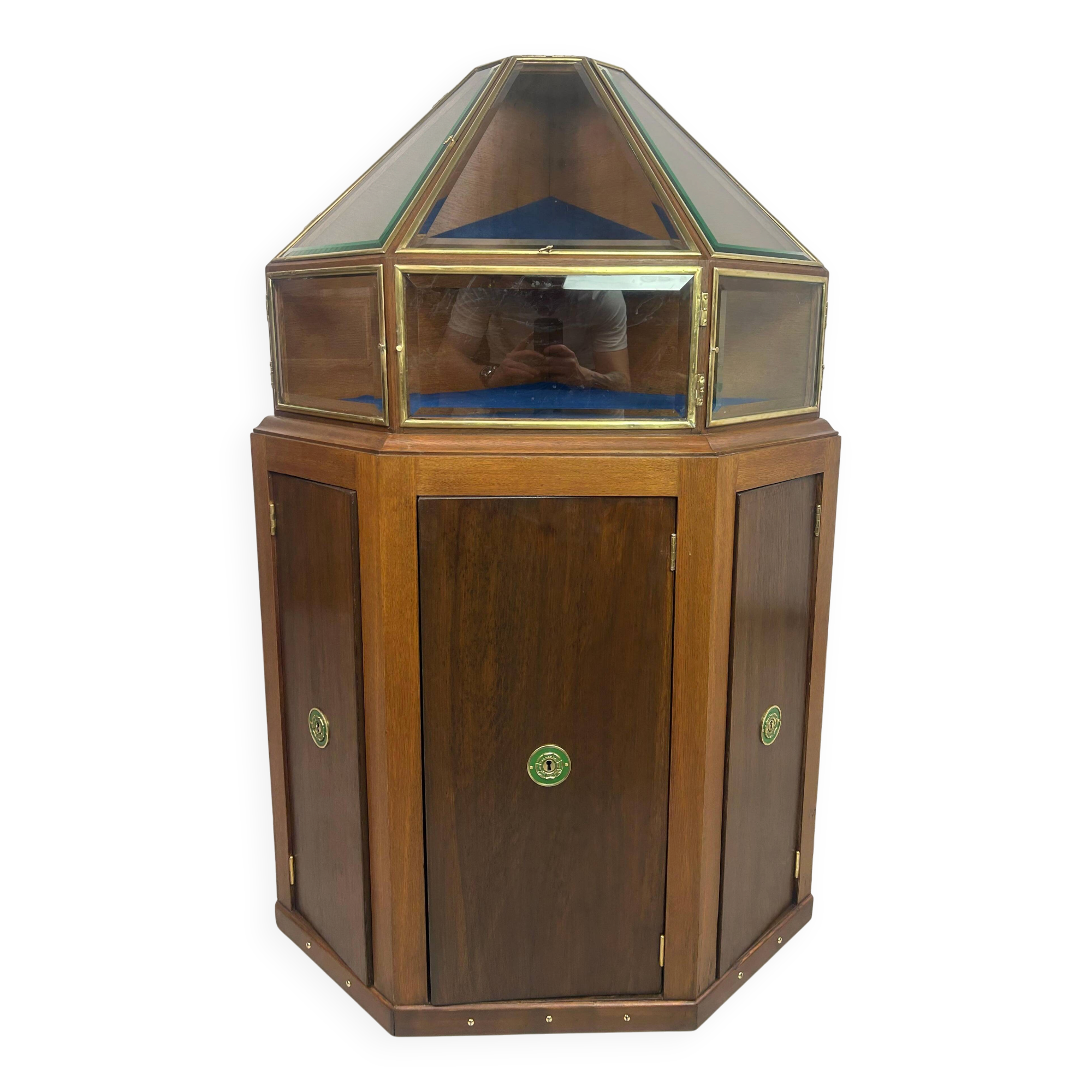 Vitrine d'exposition pour bijoux art nouveau pyramidale d'angle