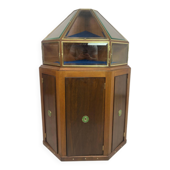 Pyramidal corner display case for Art Nouveau jewellery.