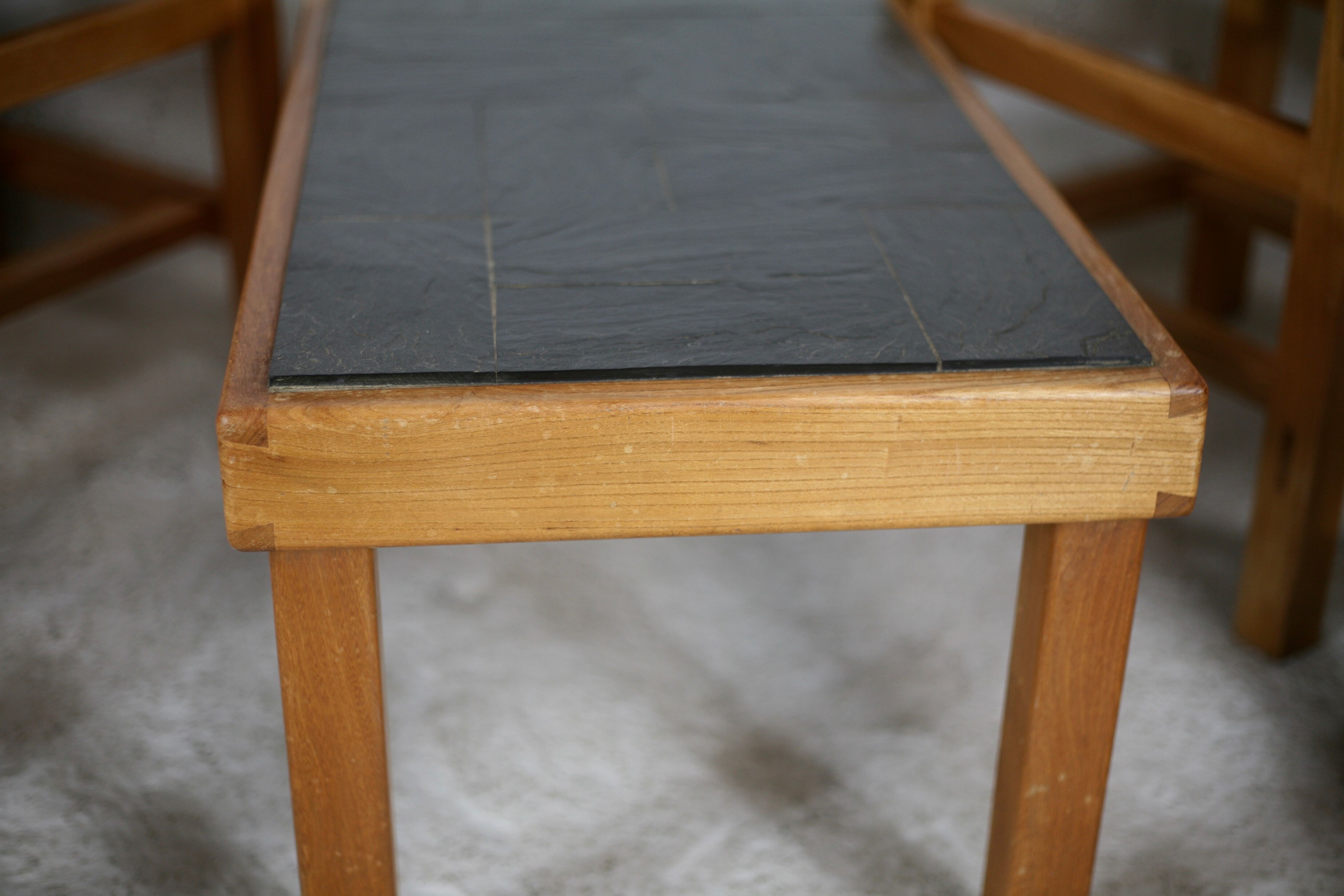 Ensemble de 4 chaises et table basse Maison Regain, France, circa 1970