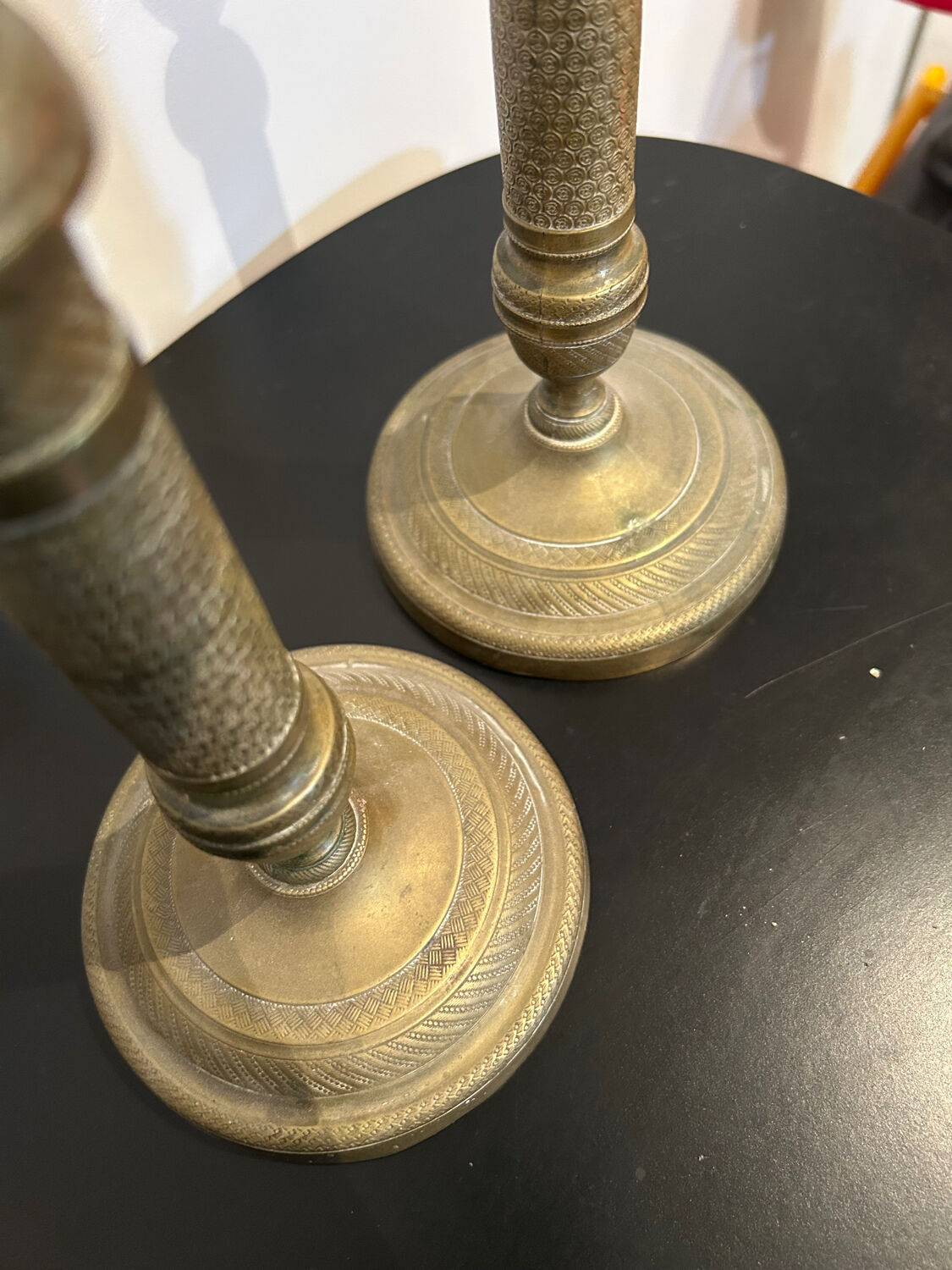 Paire de bougeoirs en bronze
