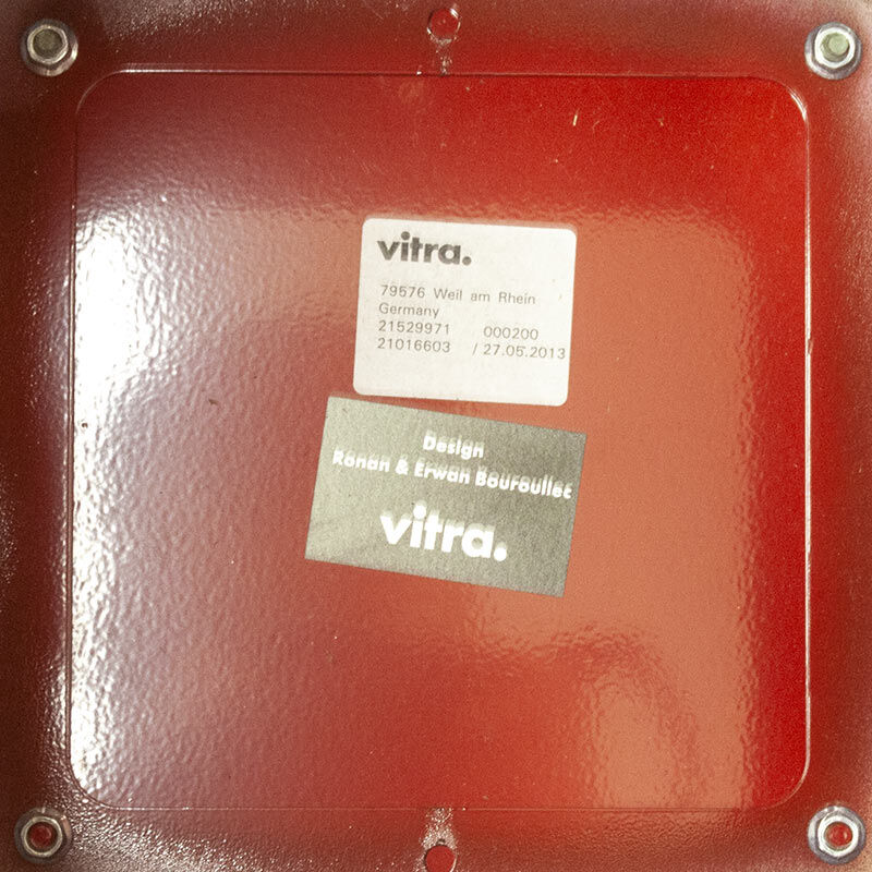 Red coffee table Vitra metal side table