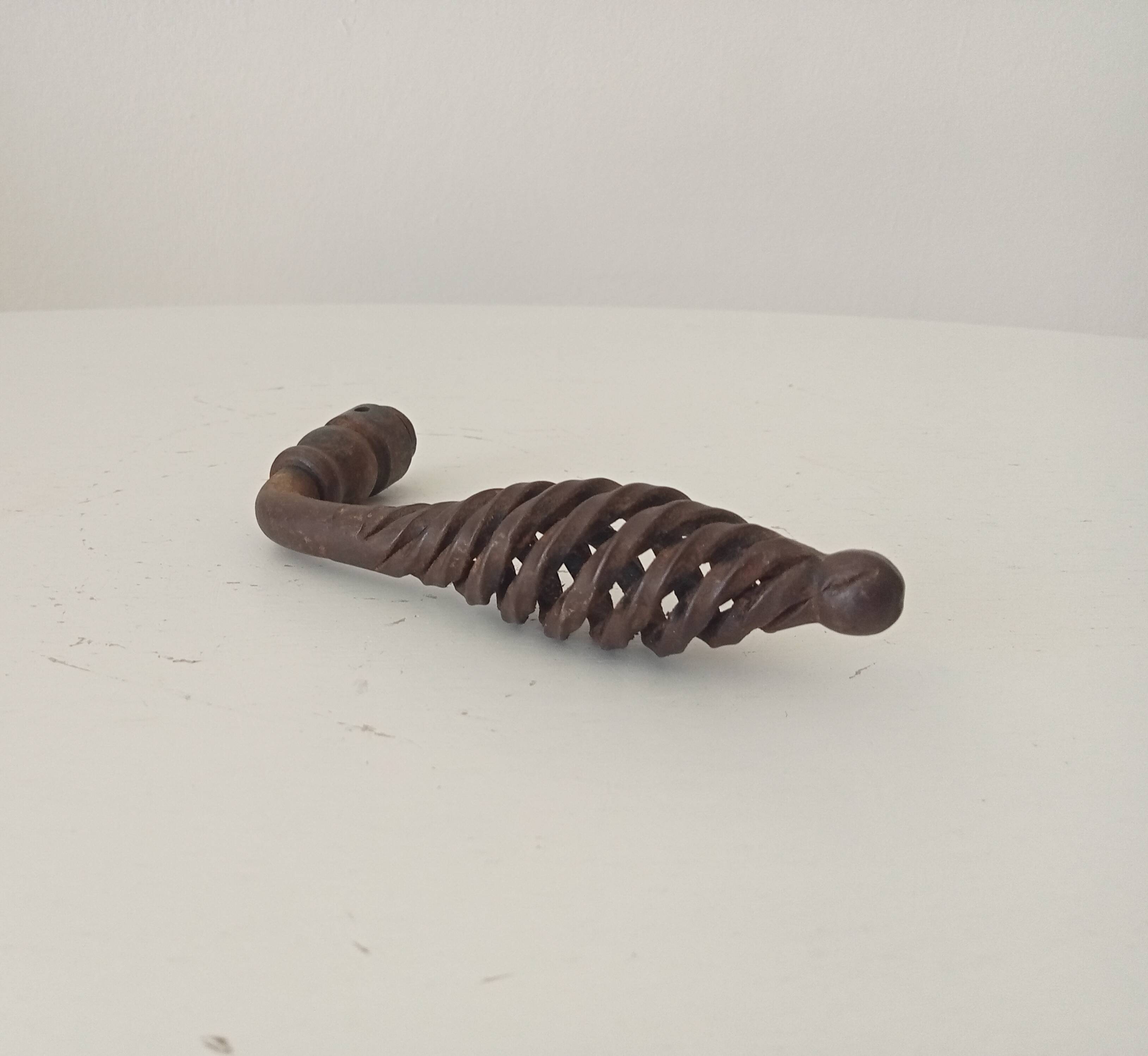 Twisted door handle in solid wrought iron, antique.