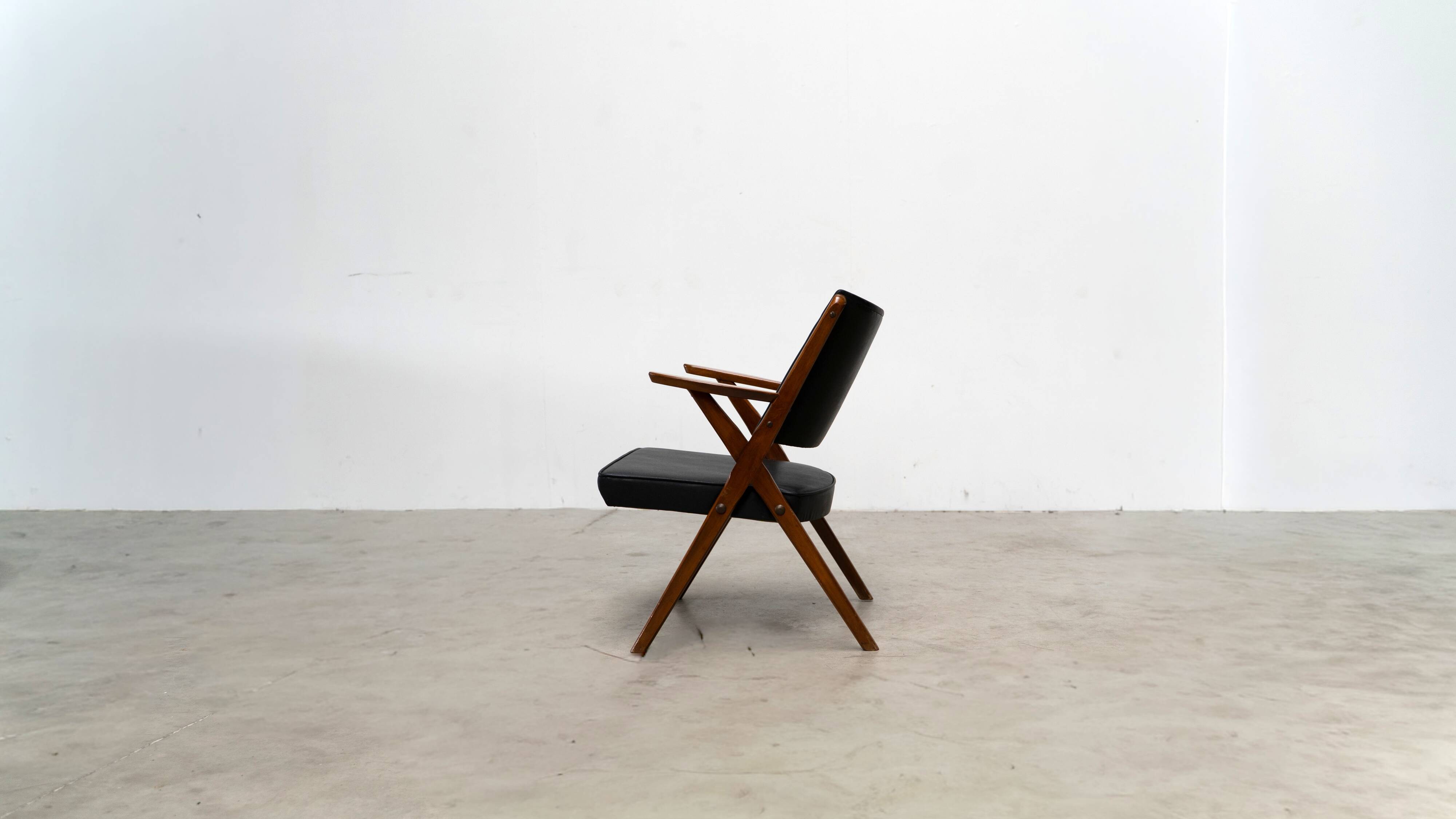 Leather lounge chair by Dal Vera