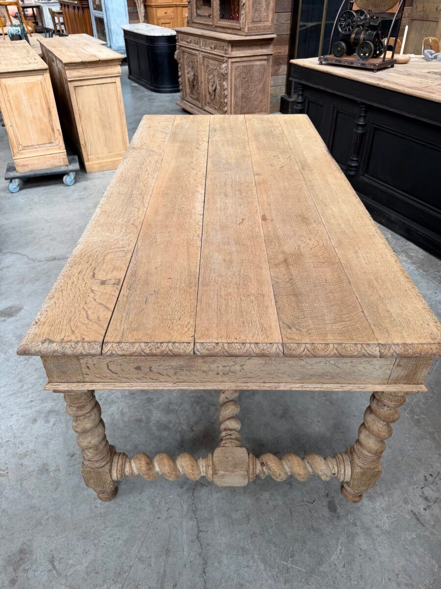 Table de château début XXème