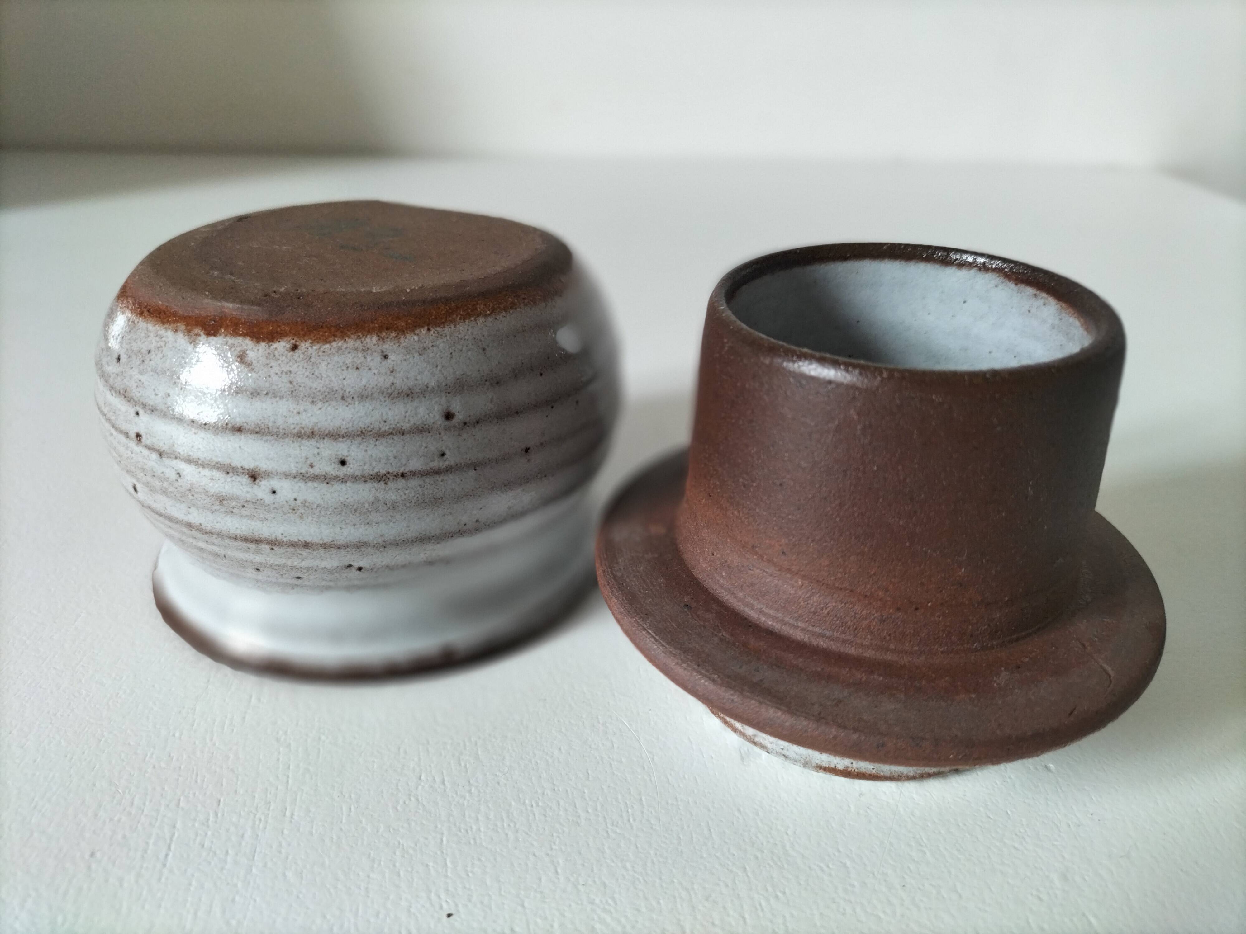 Small water butter dish in glazed stoneware in the Ratilly style.