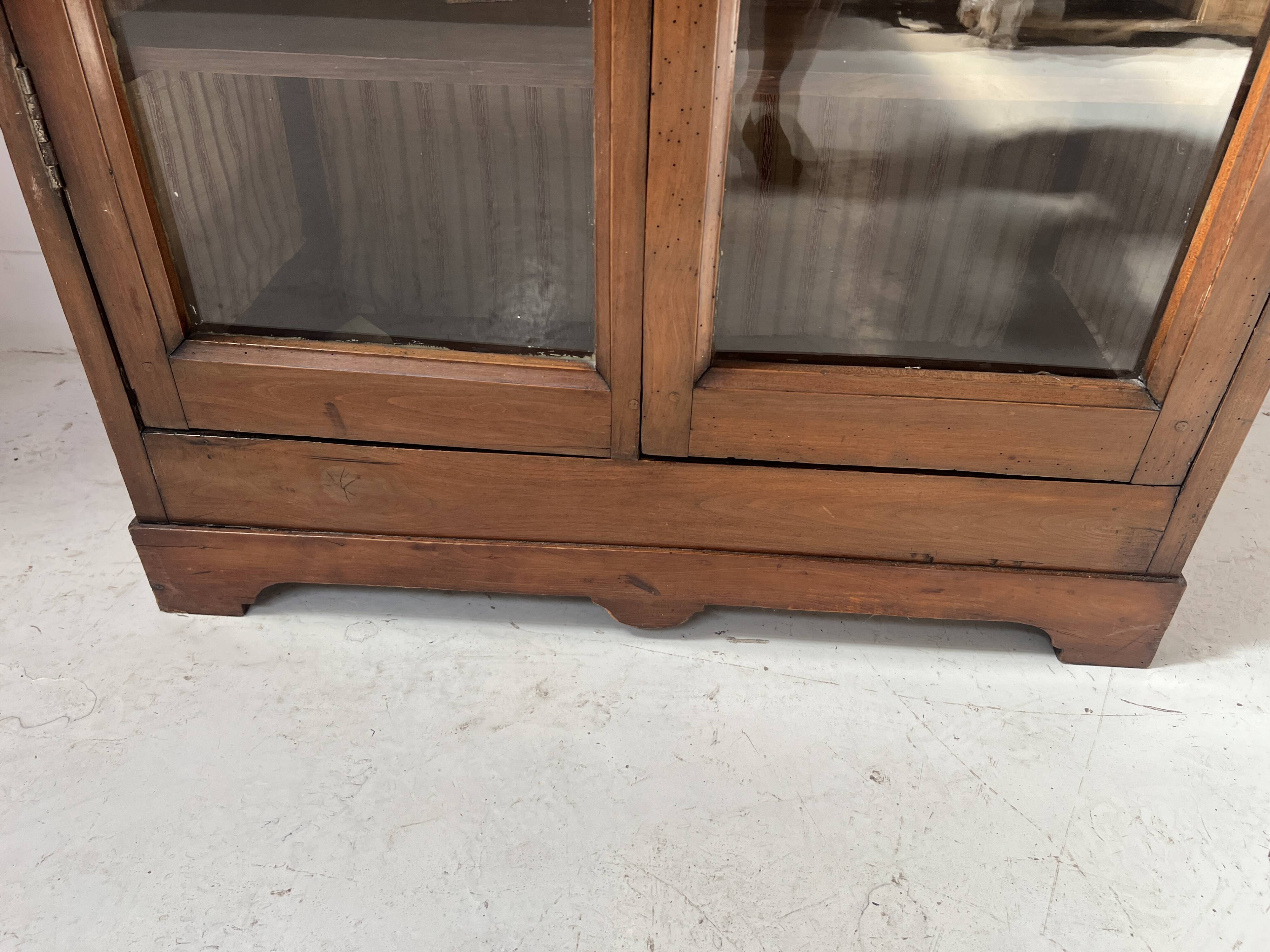 Pair of display cabinets in solid cherry wood from the 19th century.