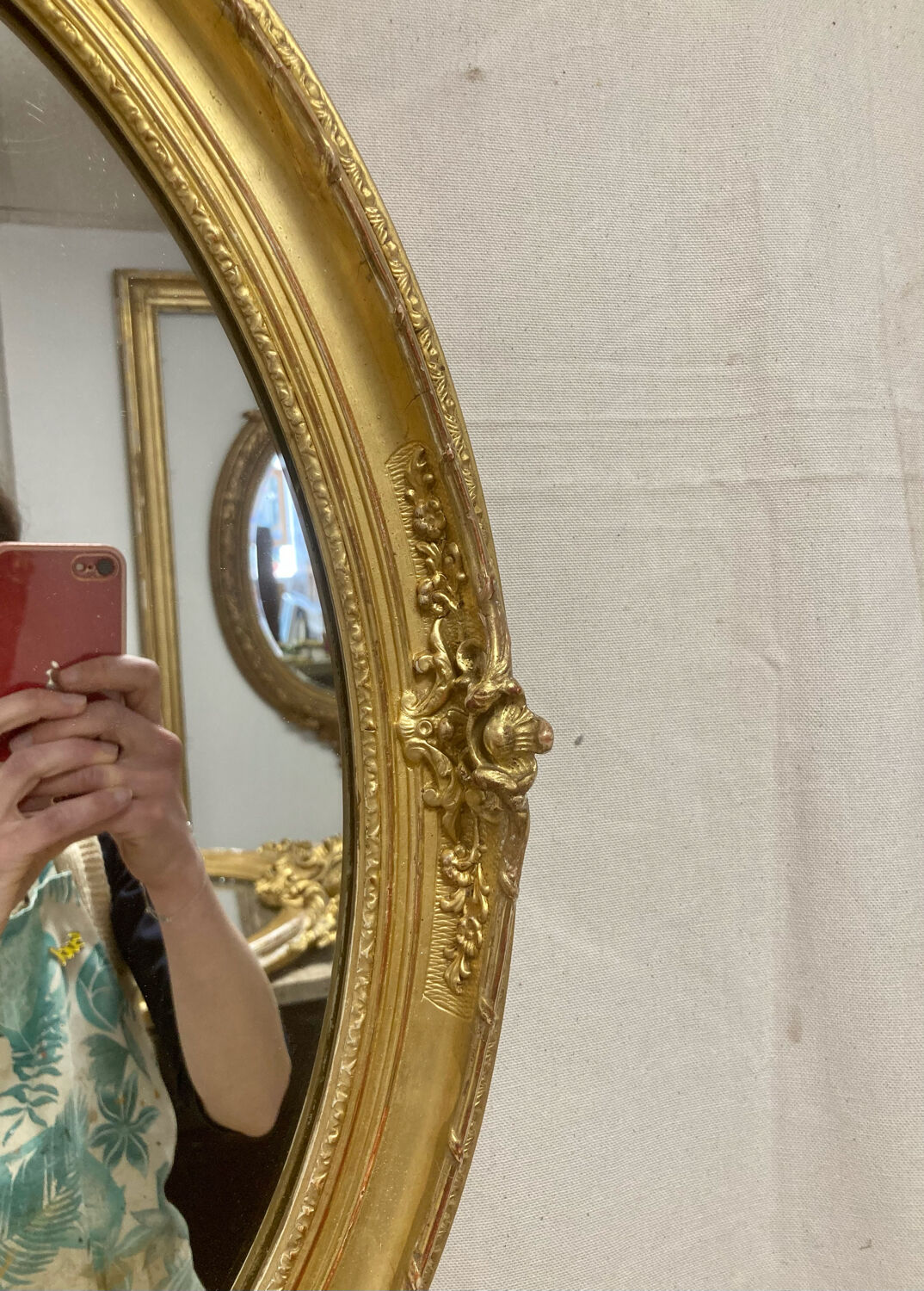 Miroir oval en bois doré 70x49cm