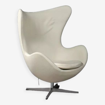 Egg armchair by Fritz Hansen and Arne Jacobsen authentic