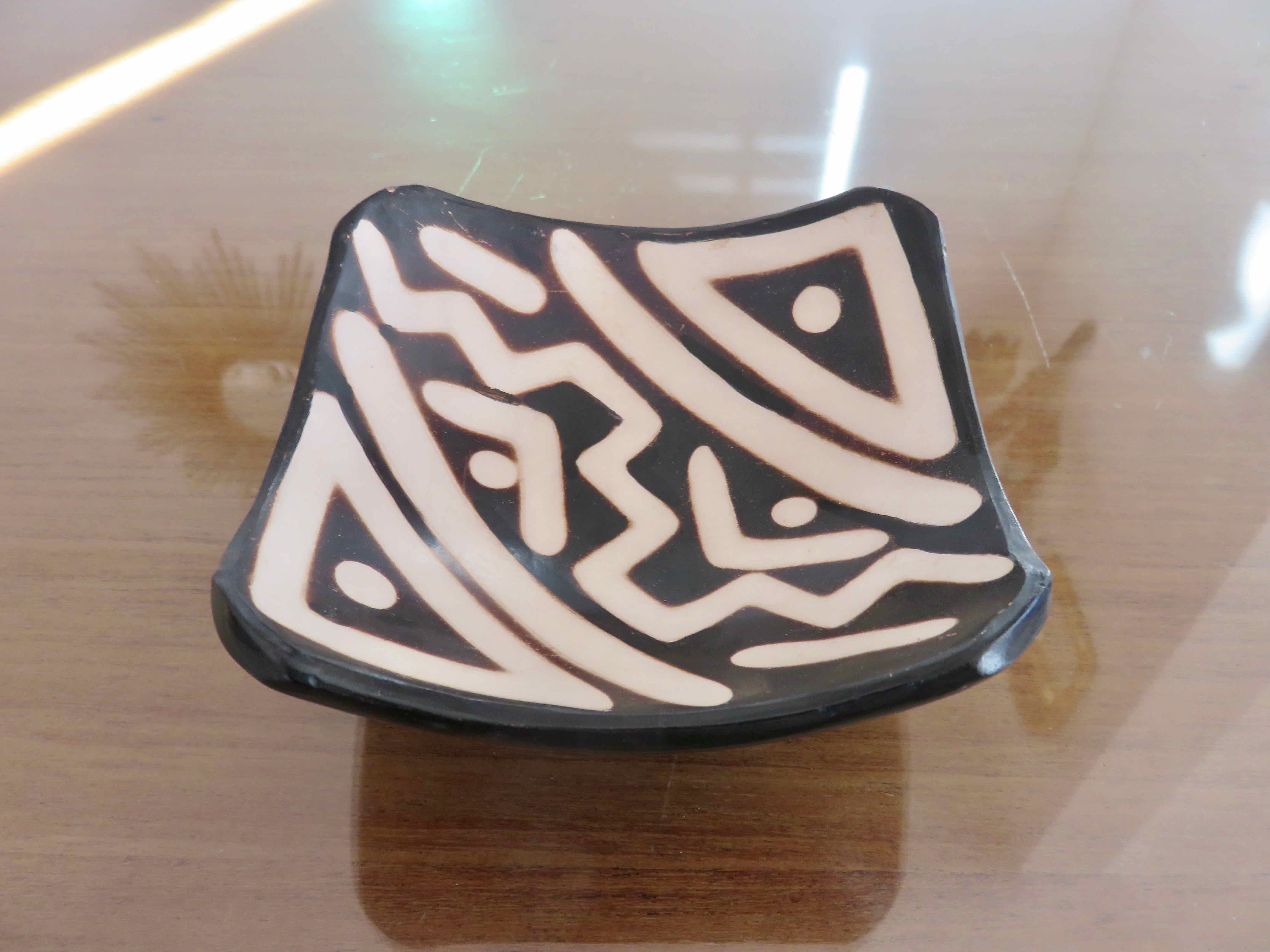 Ethnic tidy, tripod, terracotta 60s