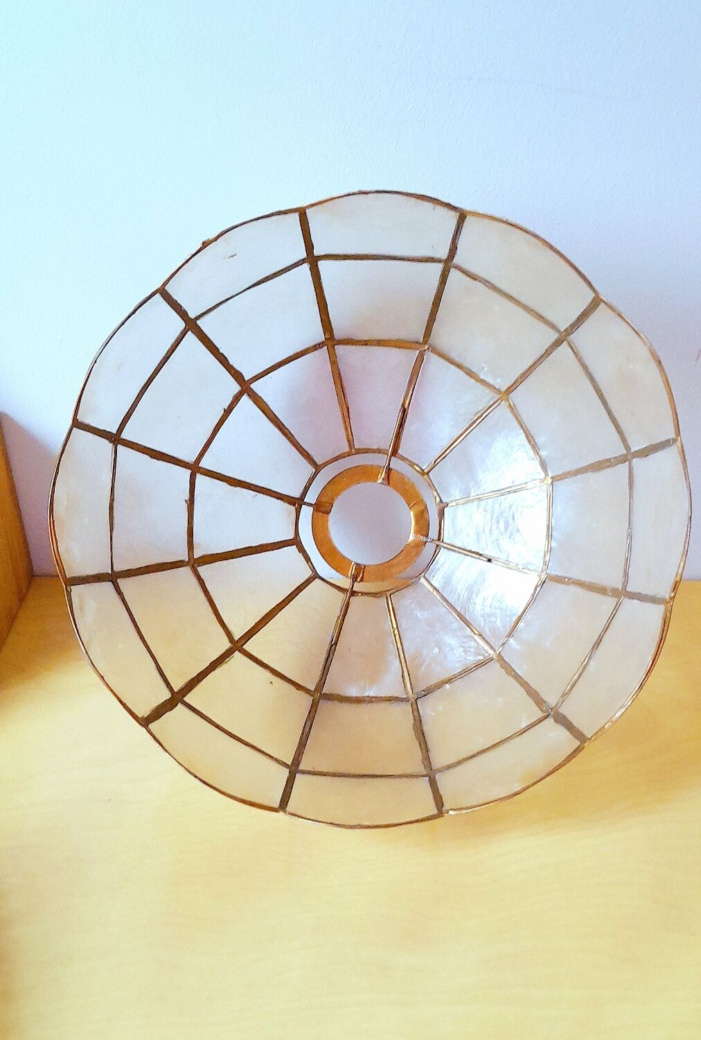 Lampshade in mother-of-pearl and brass