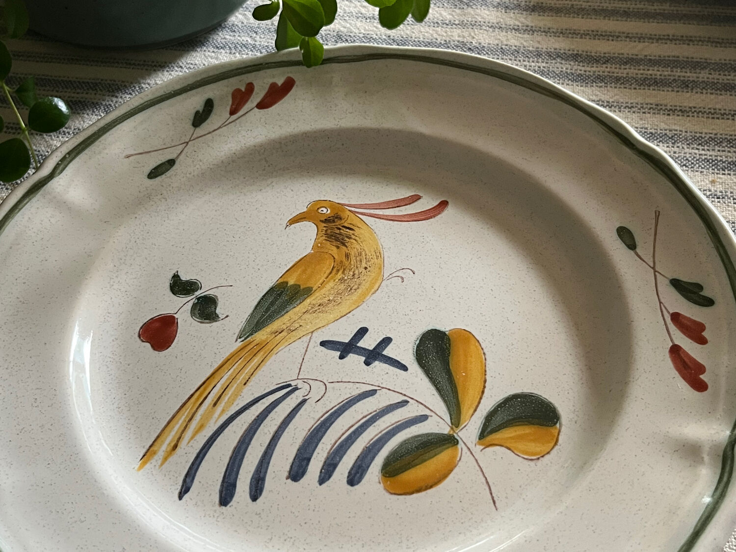 Assiette en grès faite main décor oiseau