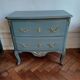 Commode de chambre patiné de style régence 2 tiroirs