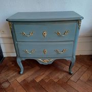 Regency style patinated bedroom chest of drawers with 2 drawers