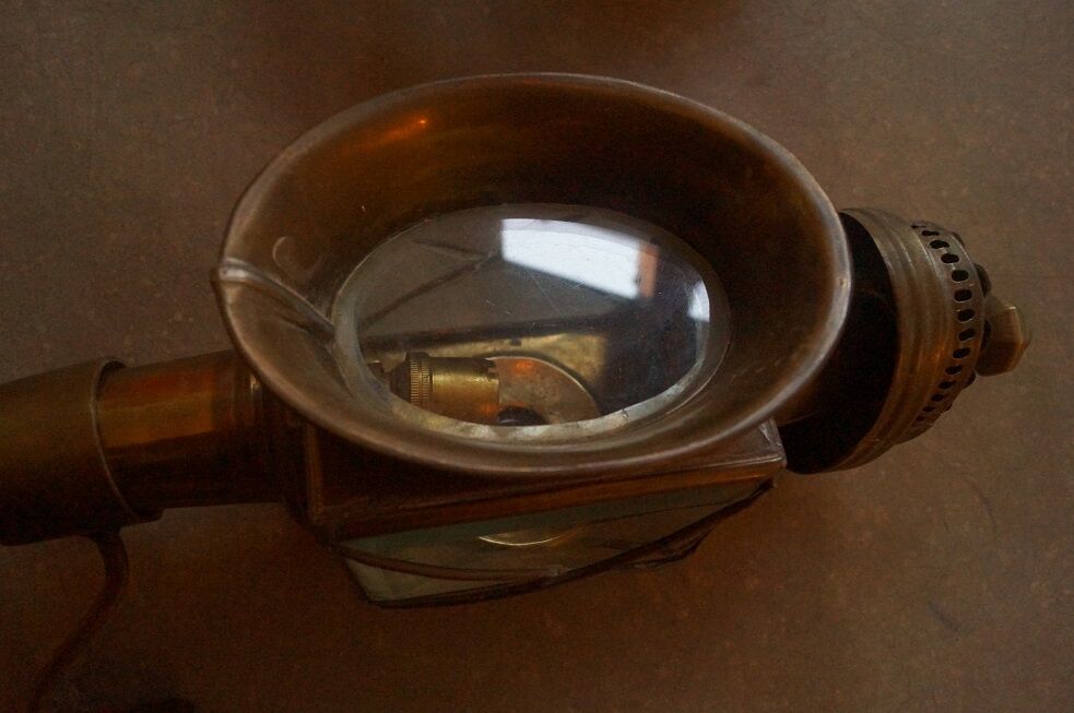 Pair of brass 1900 wall light