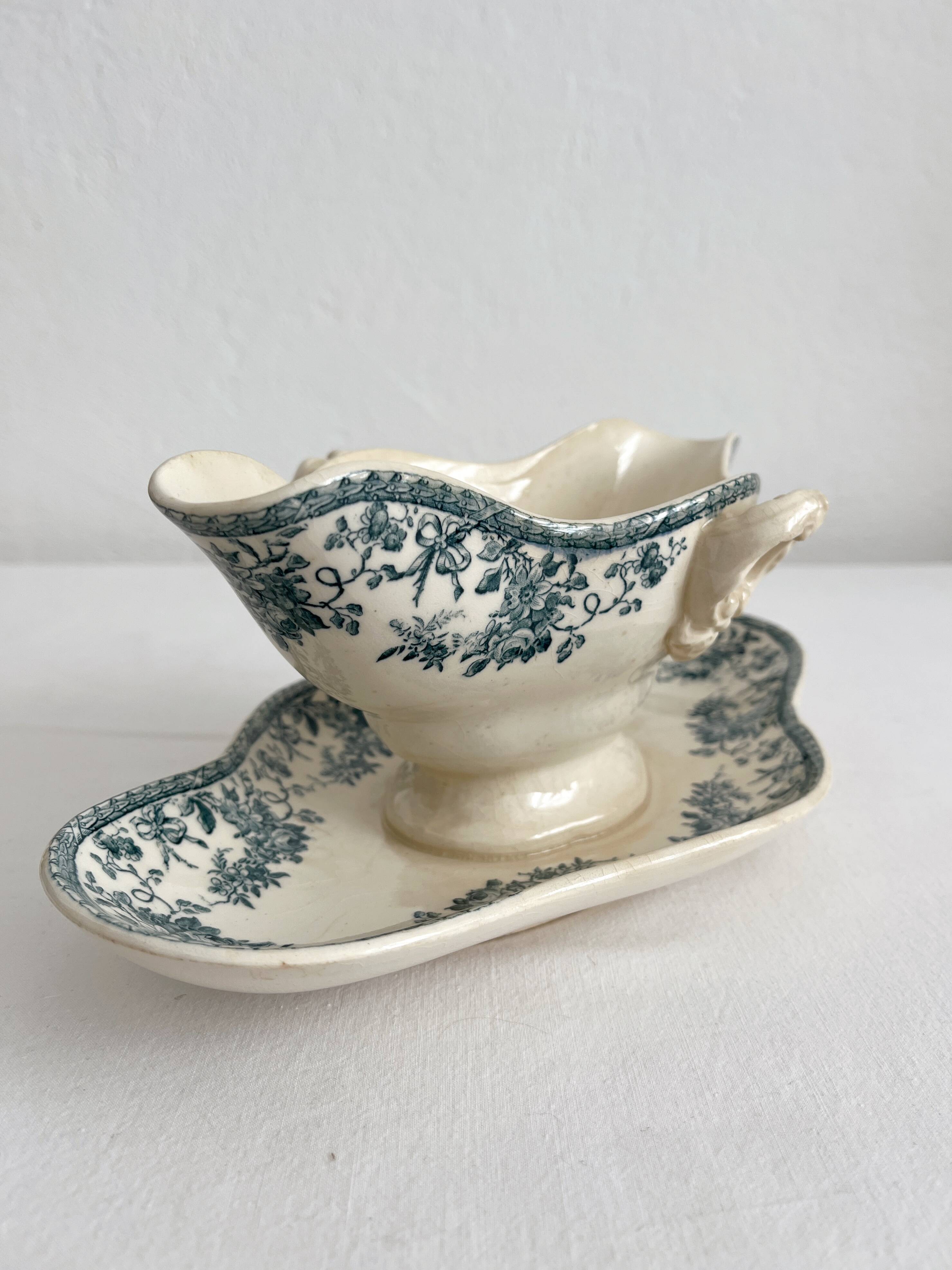 Opaque ironstone sauce boat "Bouquets of roses" from Gien