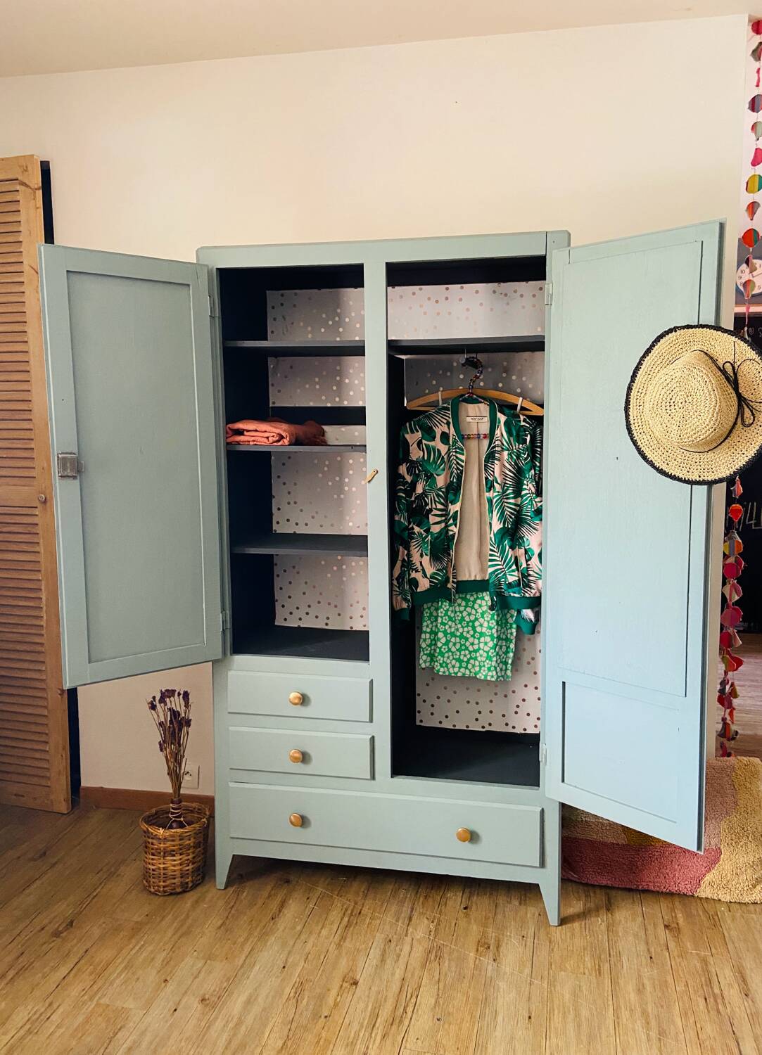 Armoire parisienne