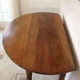 Mid-19th-century walnut round table with shutters, flaps