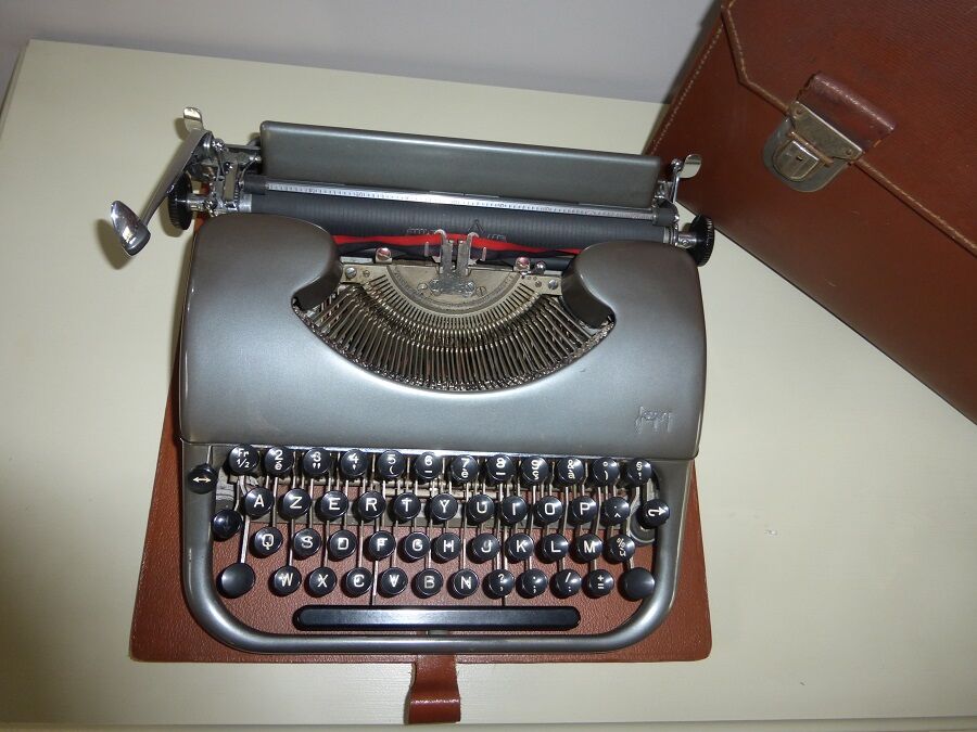 Machine to write portable Japy