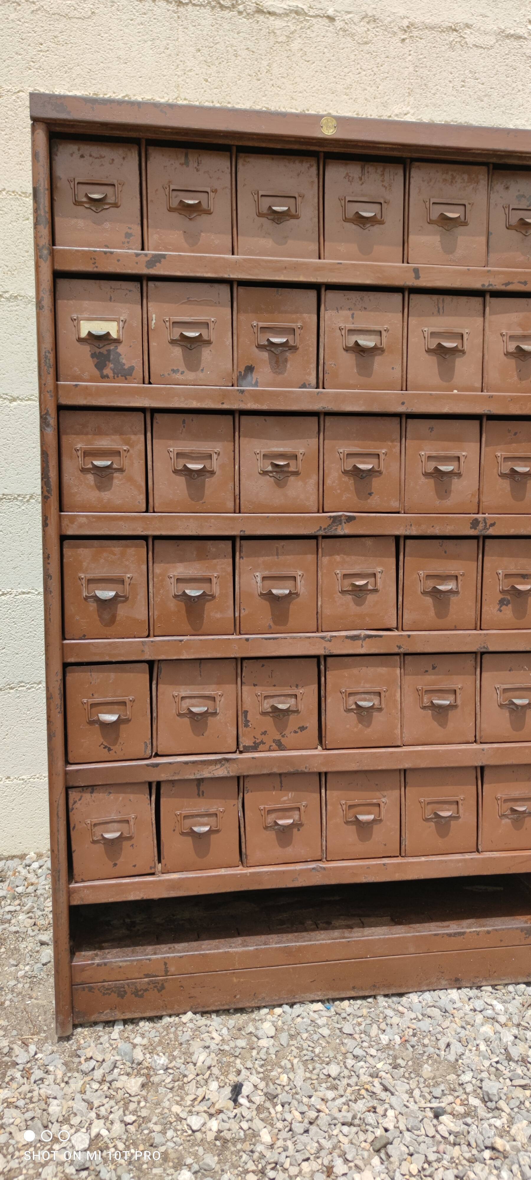 Industrial trade cabinet with drawers
