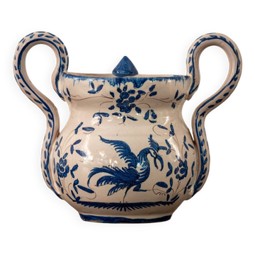 sugar bowl in faience from Martres-Tolosane with Moustiers decoration