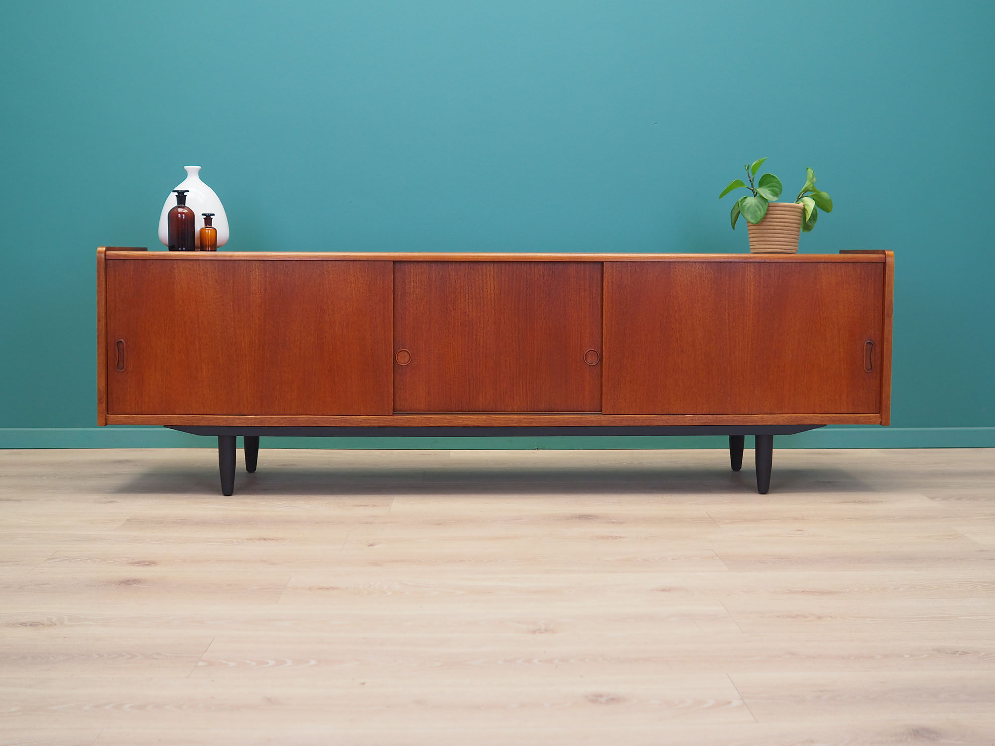 Teak sideboard, danish design, 1960s, manufacturer: Denmark