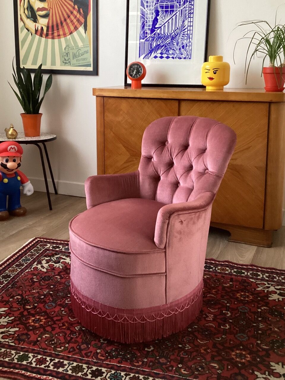 Pink toad armchair