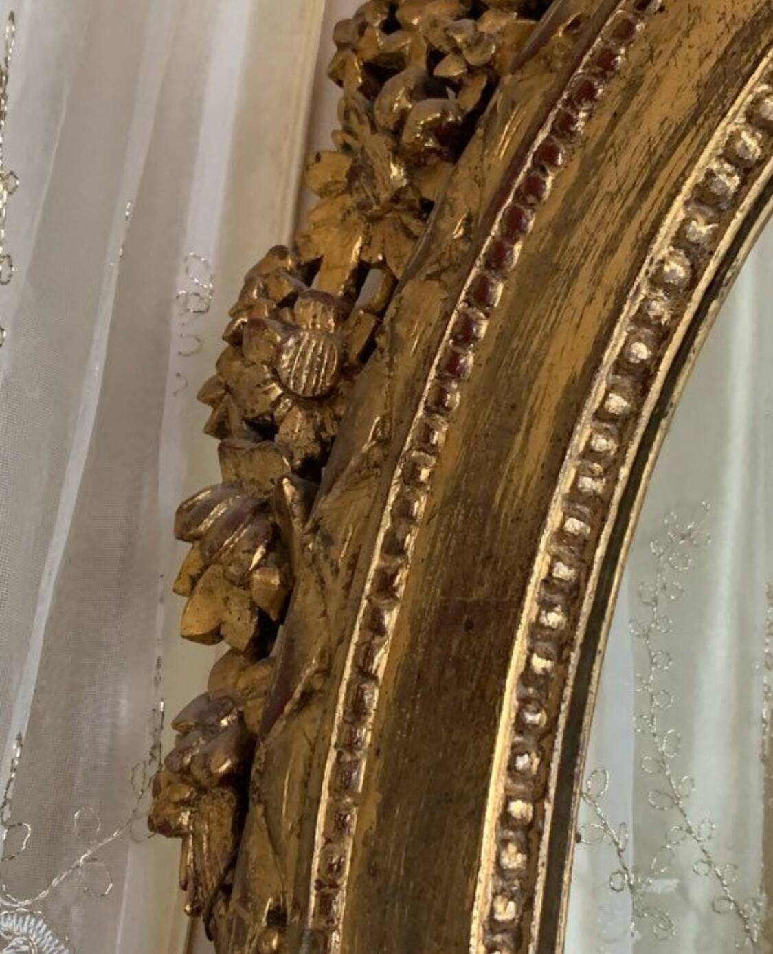 Antique oval mirror with gold leaf – Pediment with bow & floral motifs style
