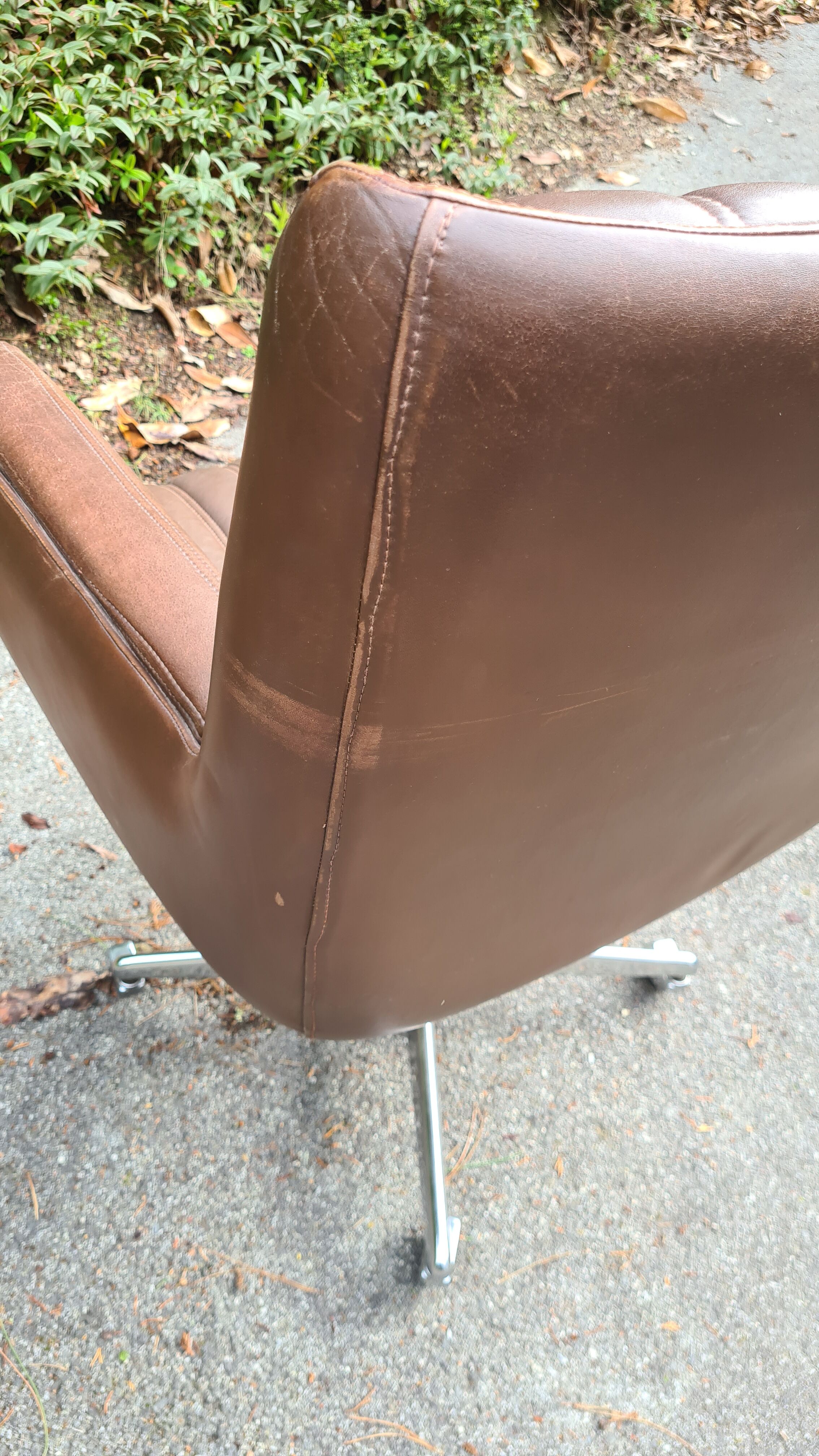 Brown leather office chair 80s