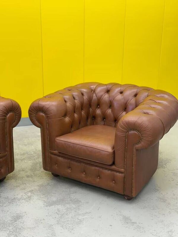 Fauteuil Chesterfield en cuir marron (le prix est pour un)
