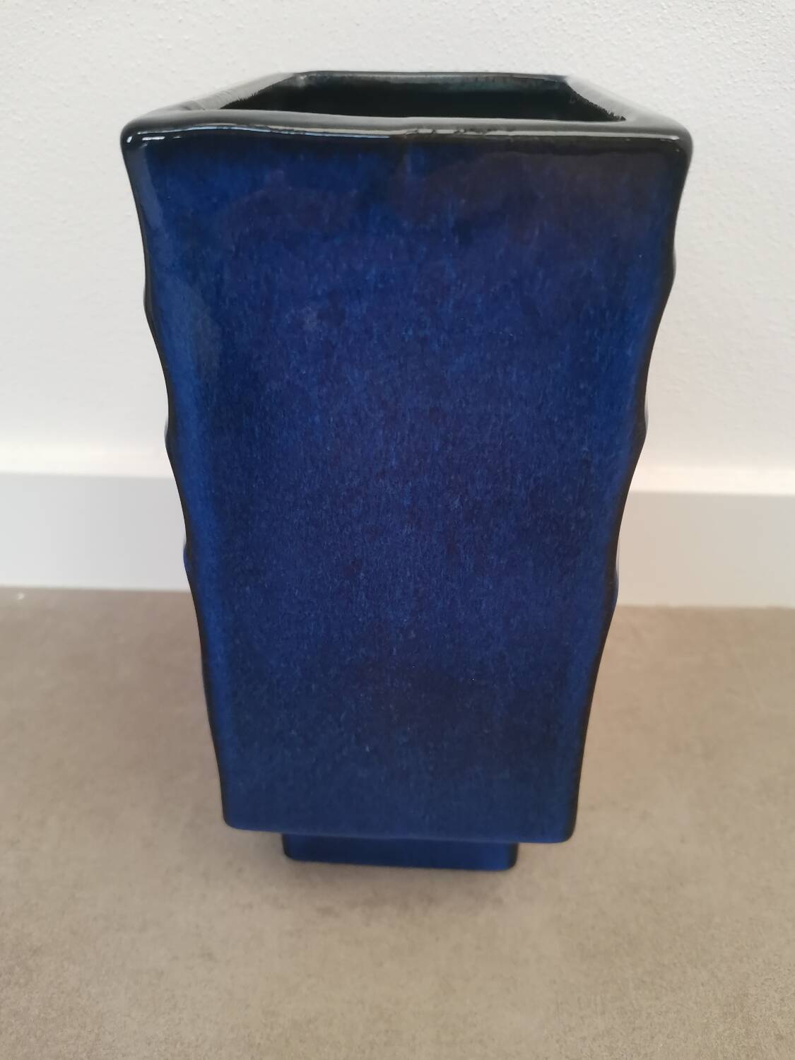 Vase Steuler de Cari Zalloni • 20 cm • Bleu émaillé • Spirale/Tourbillon