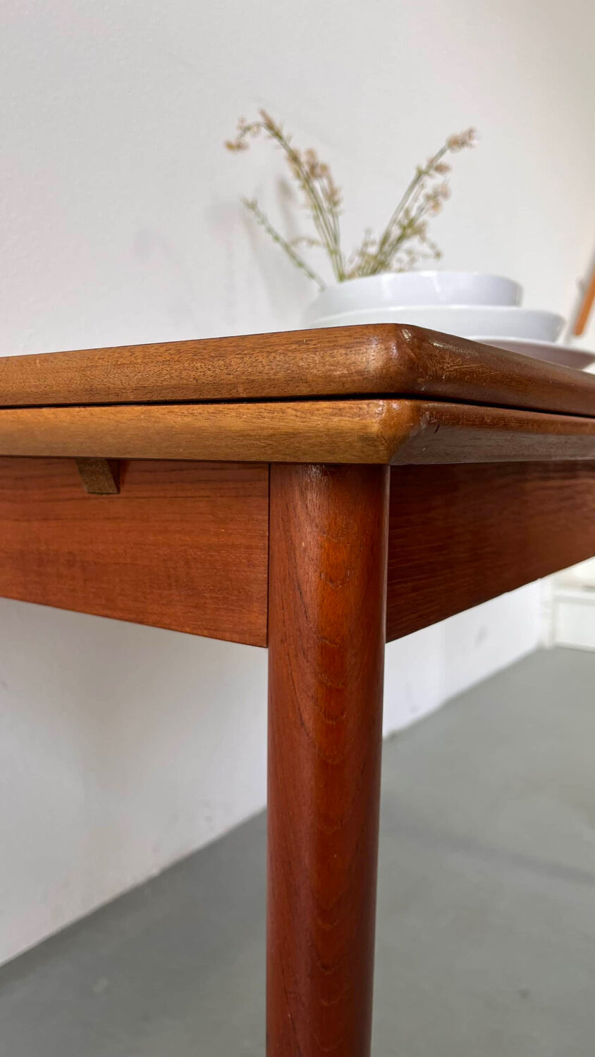 Vintage extendable table