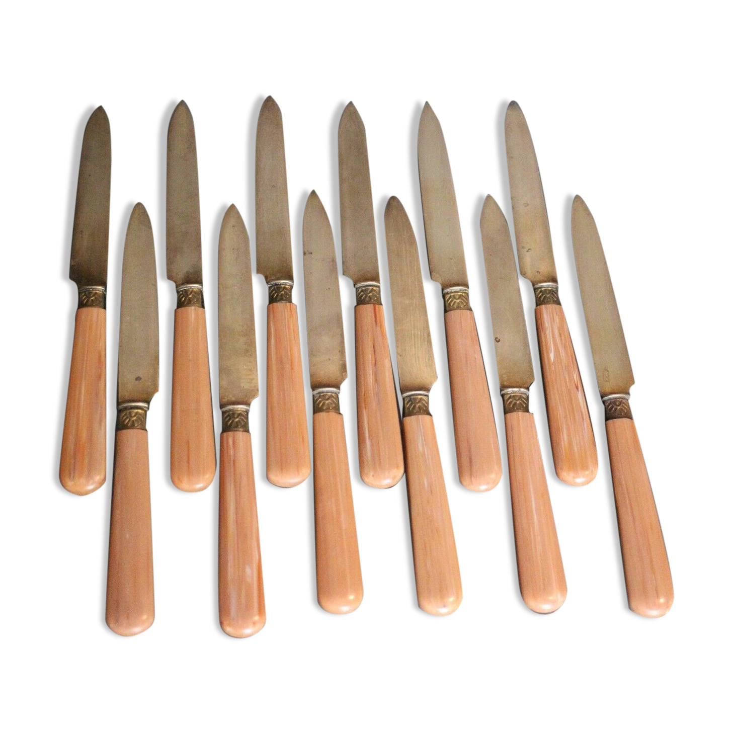 Suite of 12 dessert knives in gold metal blades