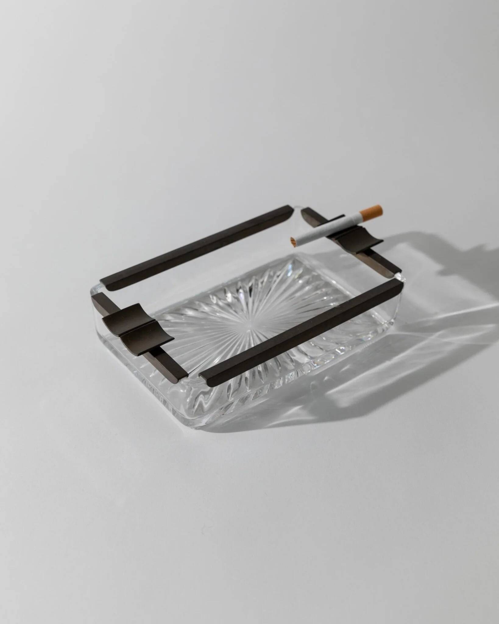 Vintage Art Deco ashtray in glass - crystal glass and metal - timeless design from Italy in the 1930s - glass art, elegant gift idea, table decoration.