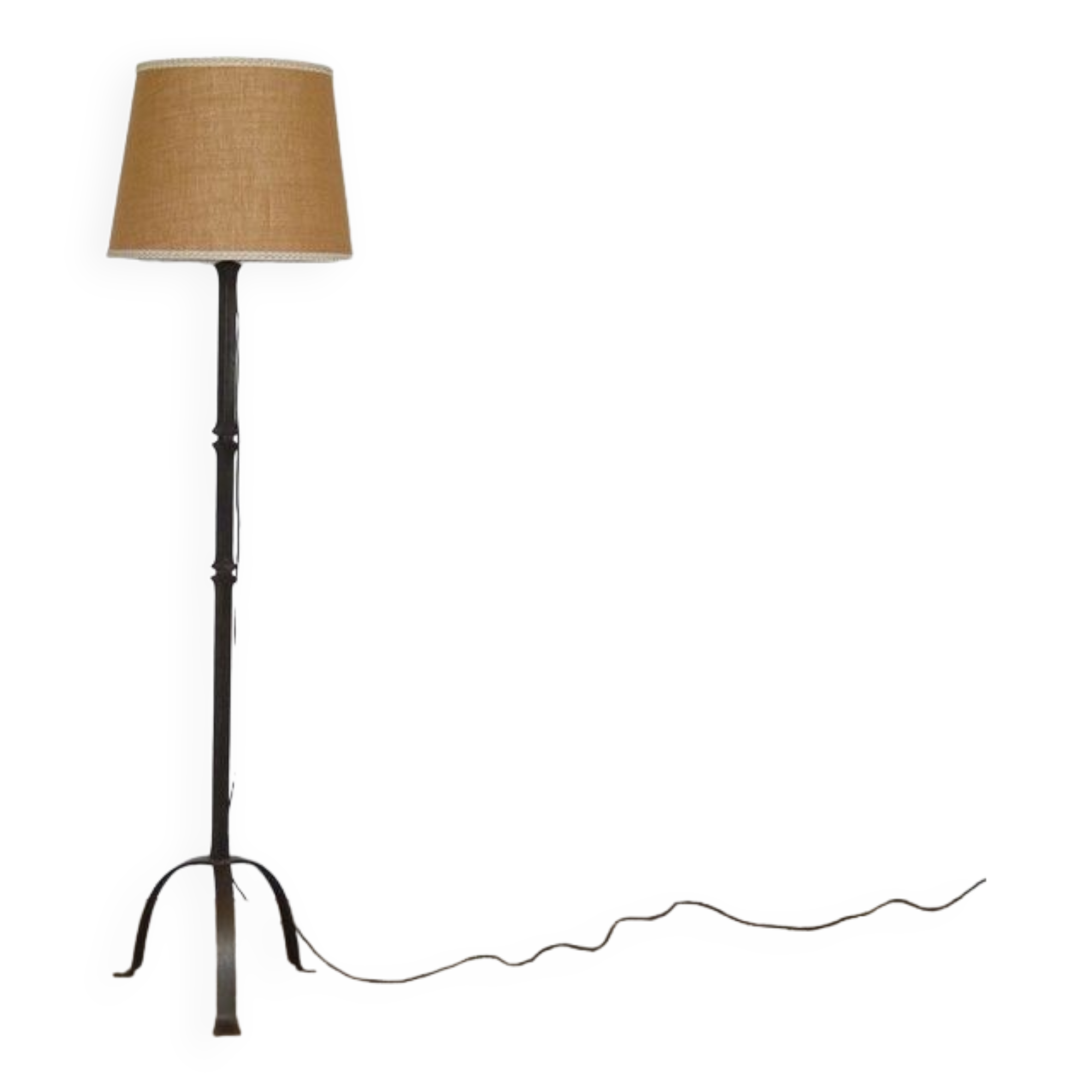 Hammered iron floor lamp in the style of Marolles