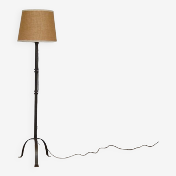 Hammered iron floor lamp in the style of Marolles