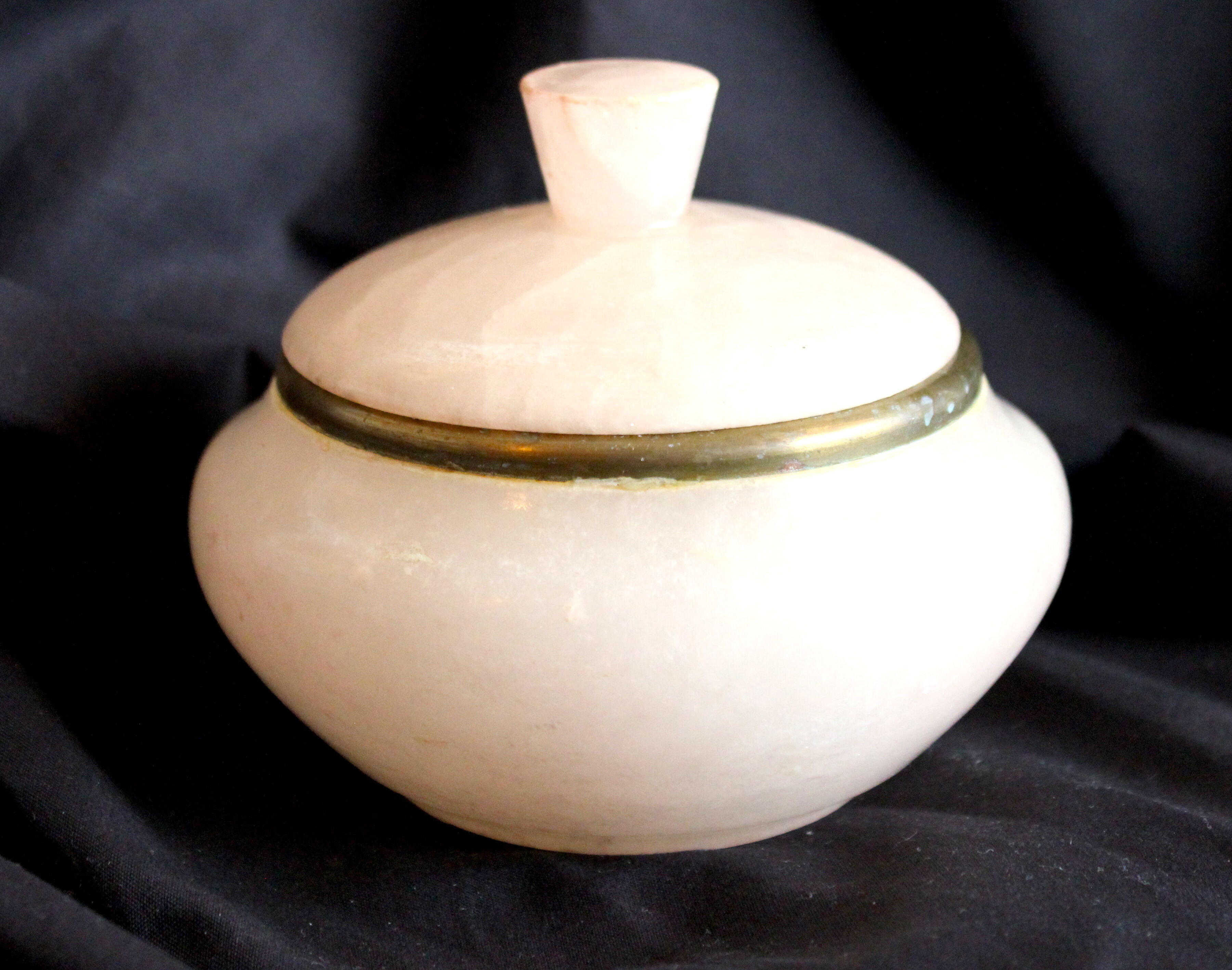 Pink opaline candy maker