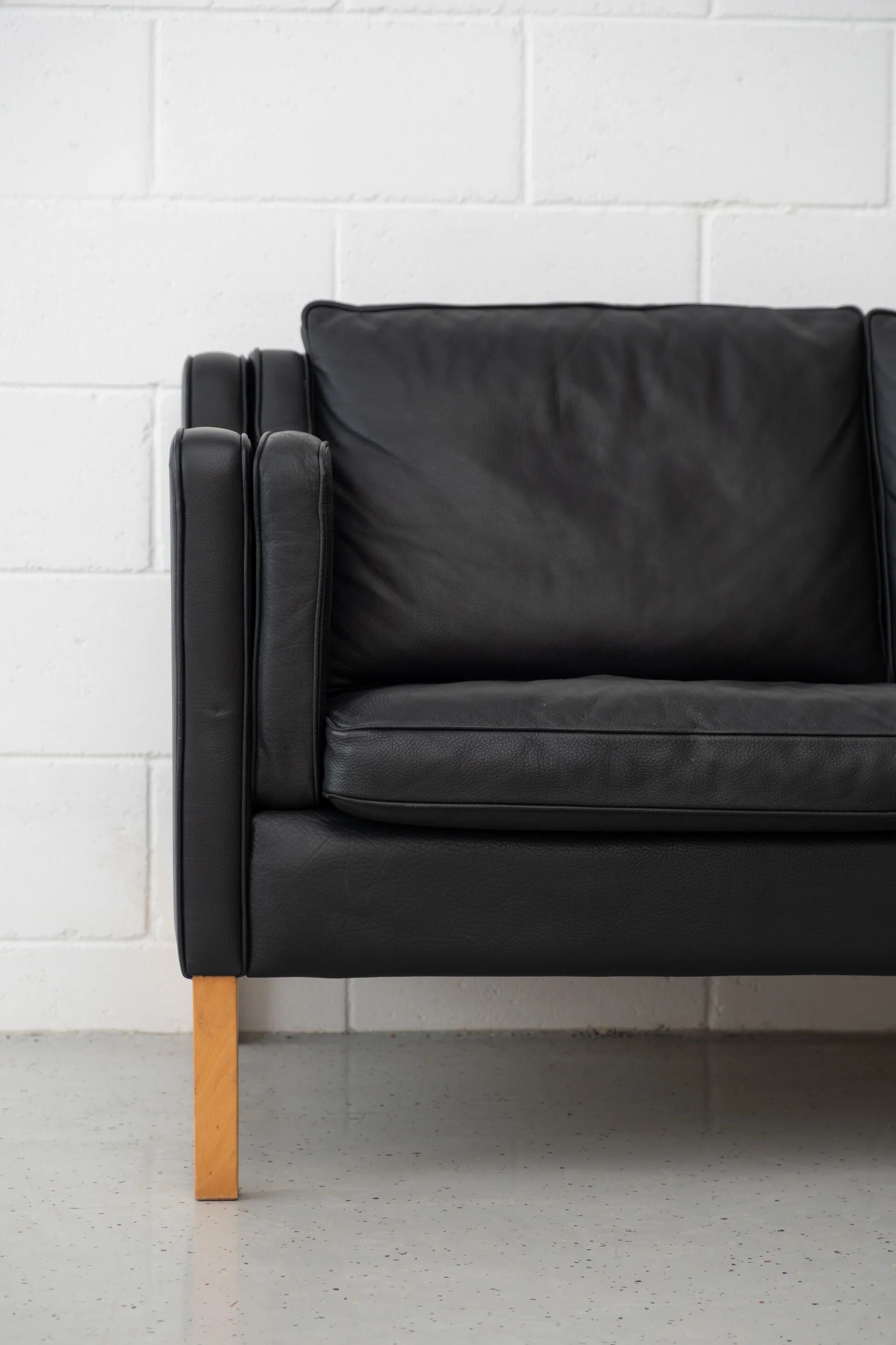 Stouby black leather sofa